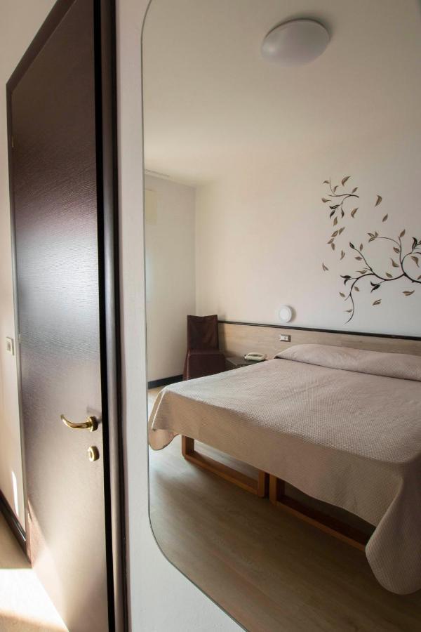 Hotel San Zeno 圣奇诺·迪·蒙塔尼亚 外观 照片